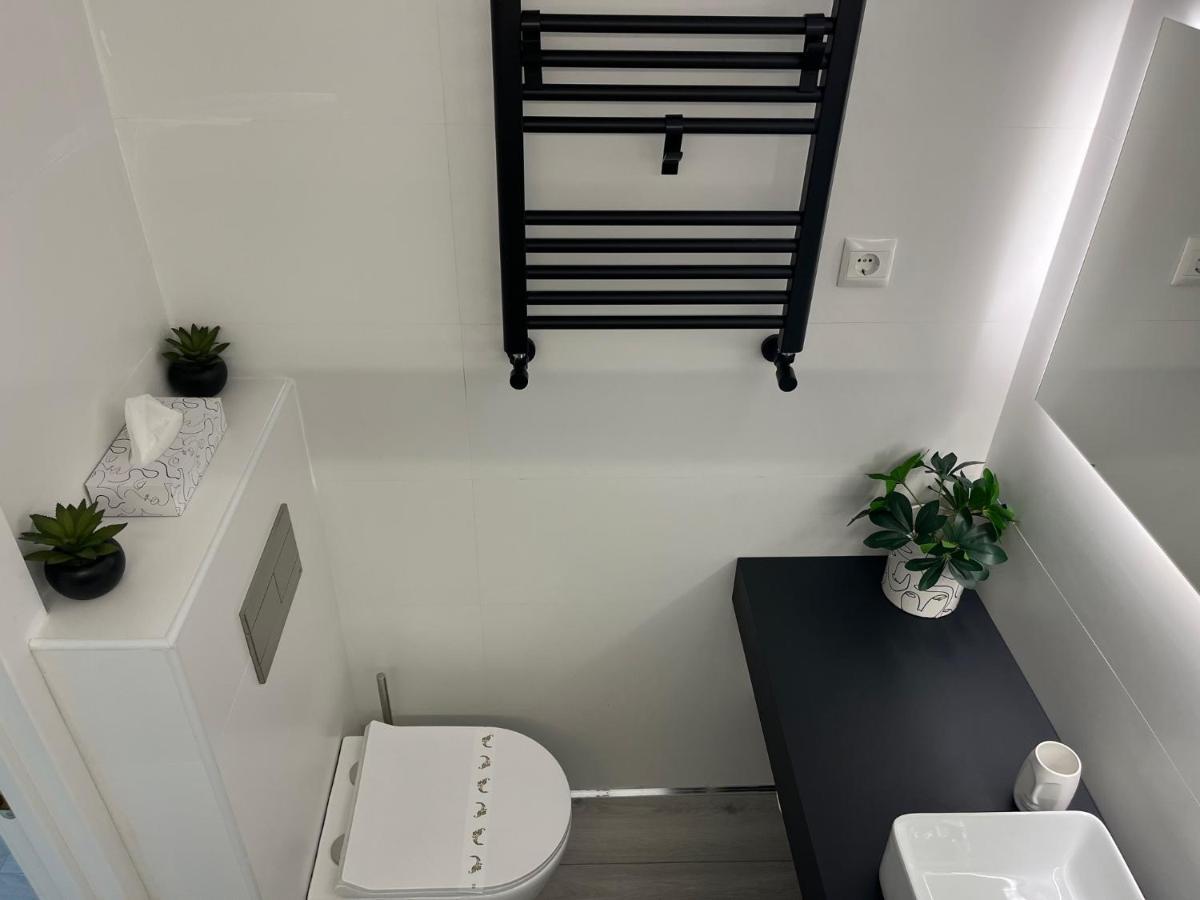 Black And White Suite "La Marinera" Castro Urdiales Eksteriør billede